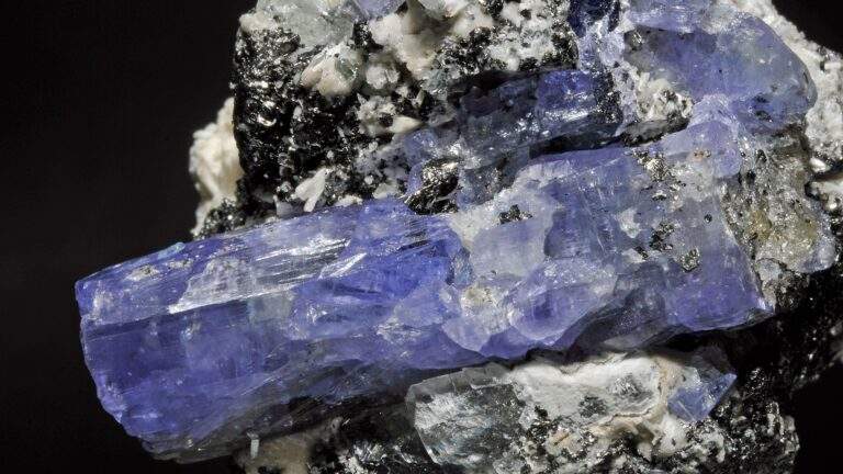 THE PHYSICAL AND OPTICAL PROPERTIES OF TANZANITE