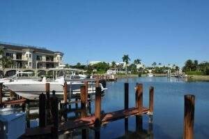 naplesfl-3445081_640
