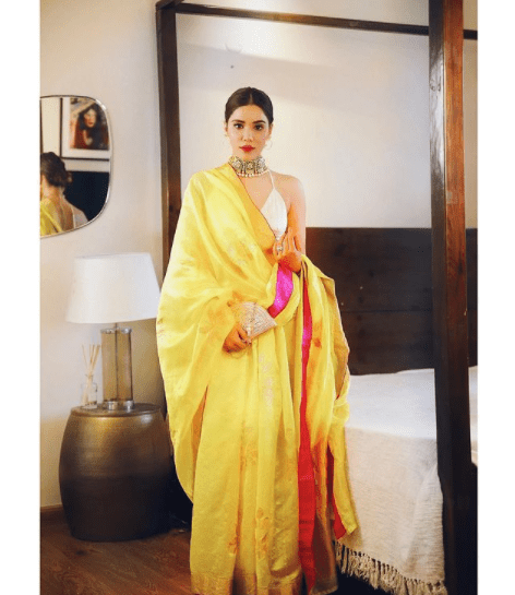 pallu out saree style