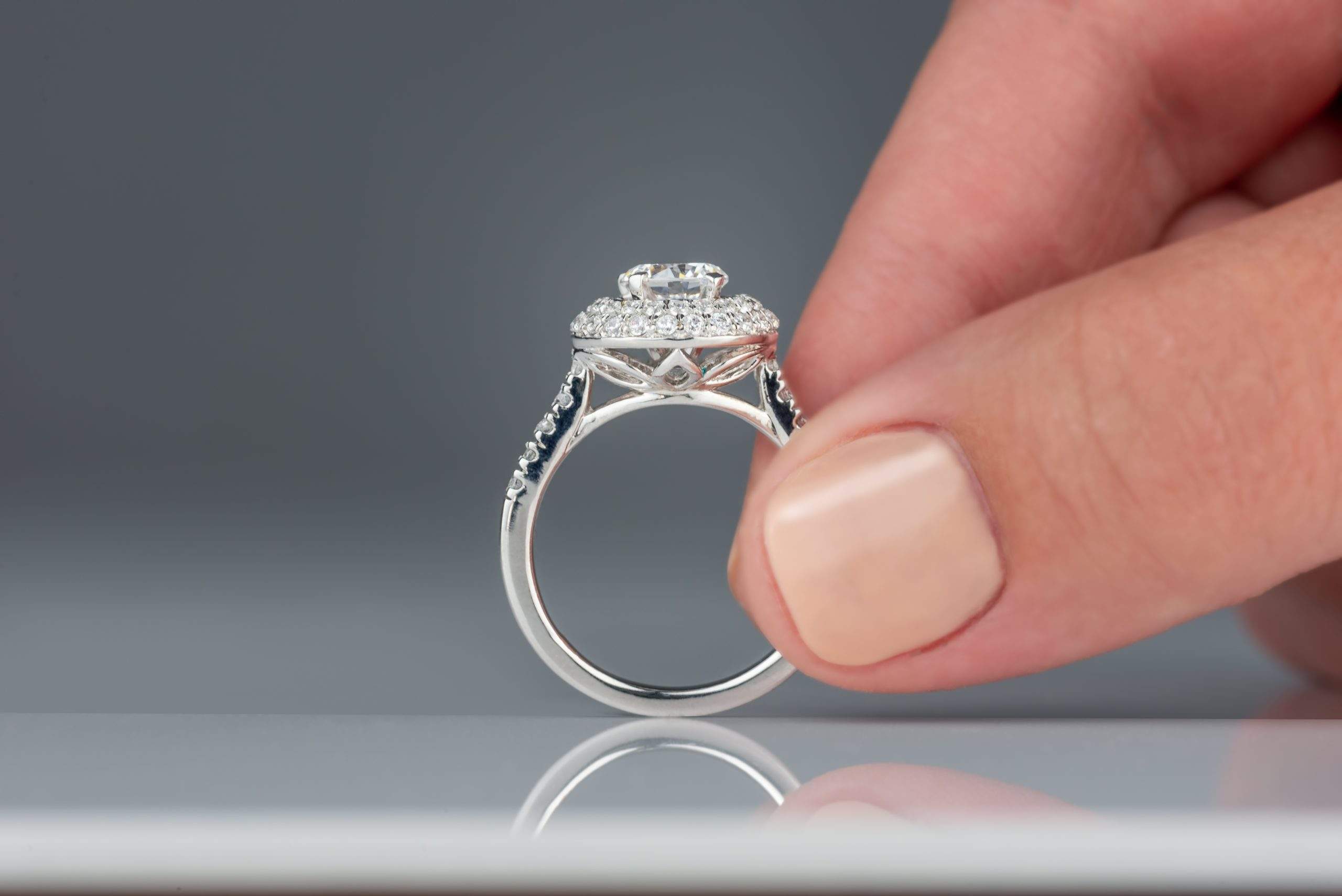 What are Some Basic Tips to consider When Shopping for a Diamond Engagement Ring?