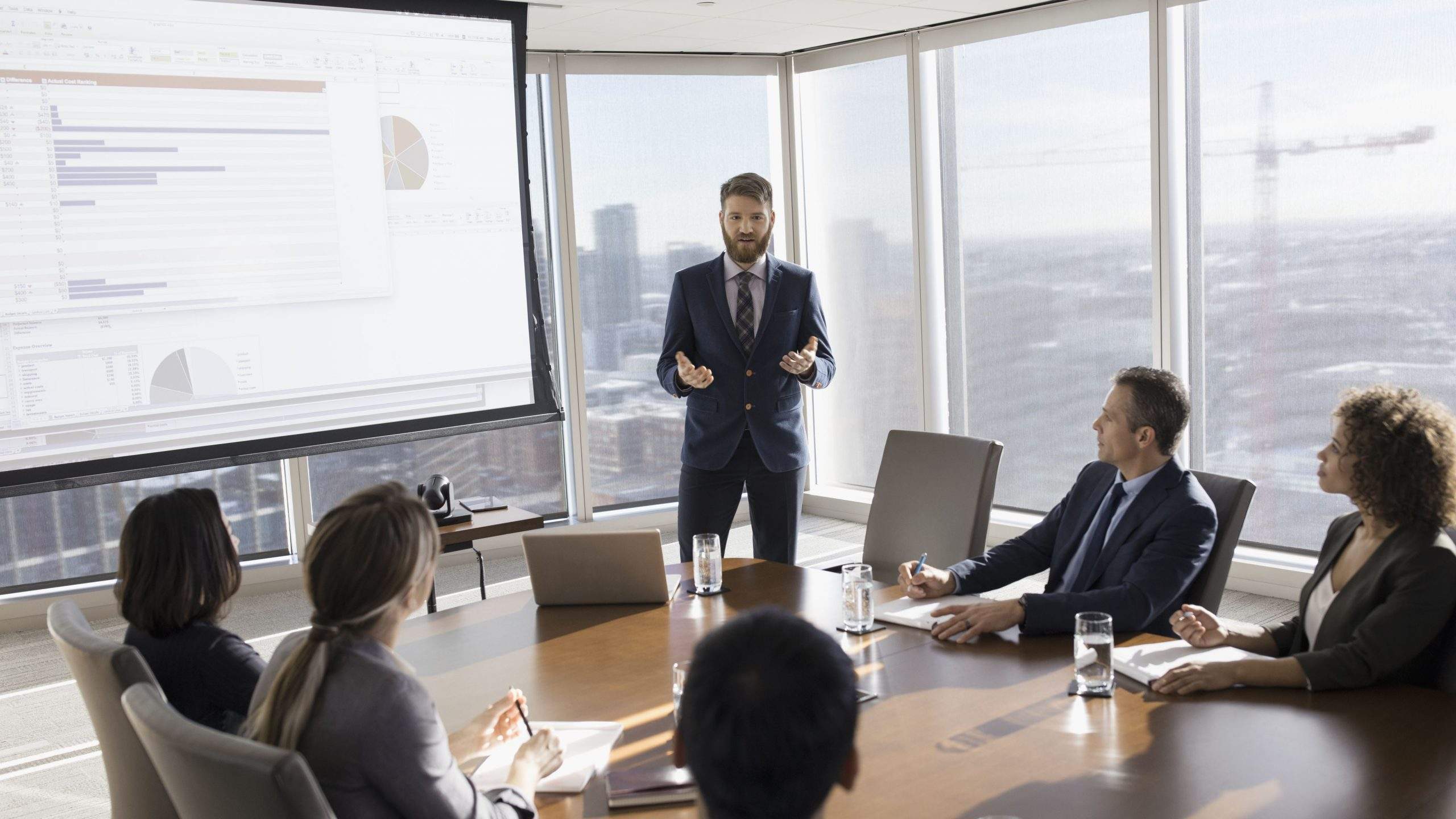 How Portable Projection Screen Can Help in Business Marketing