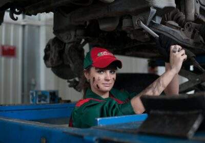 Why Should You Consider an Auto Mechanics Job?