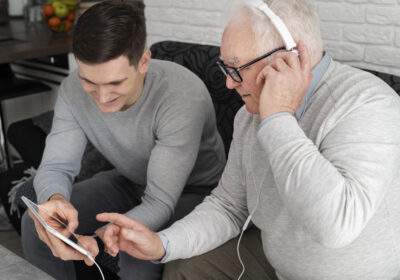4 Ways That Music Therapy Can Help Assisted Living Residents